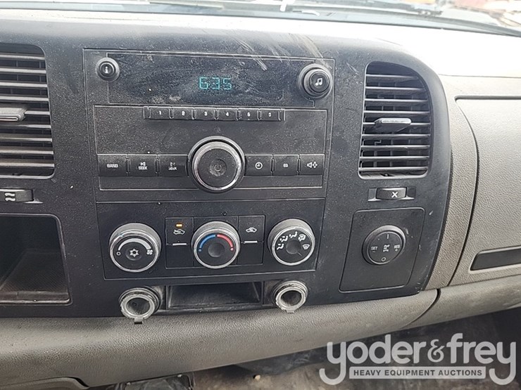 2007-chevrolet-3500hd-image-32