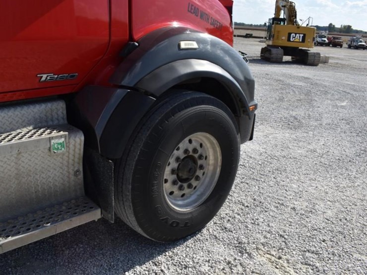 2018-kenworth-t880-image-48