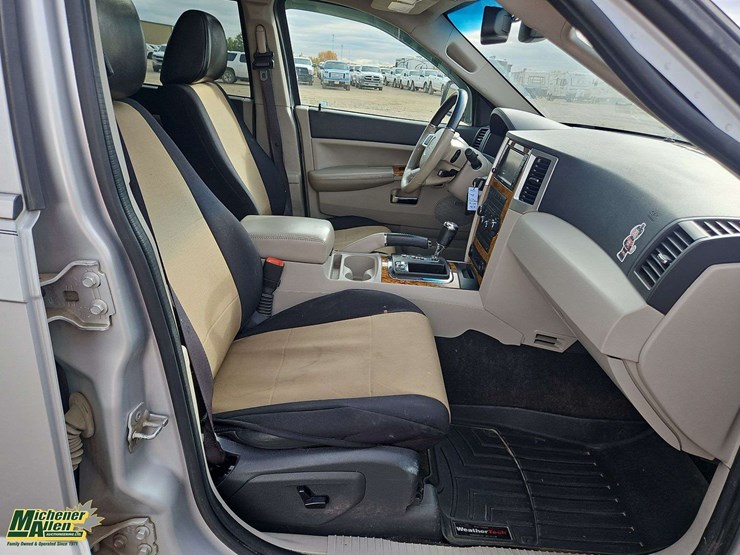 2010-jeep-grand-cherokee-image-18