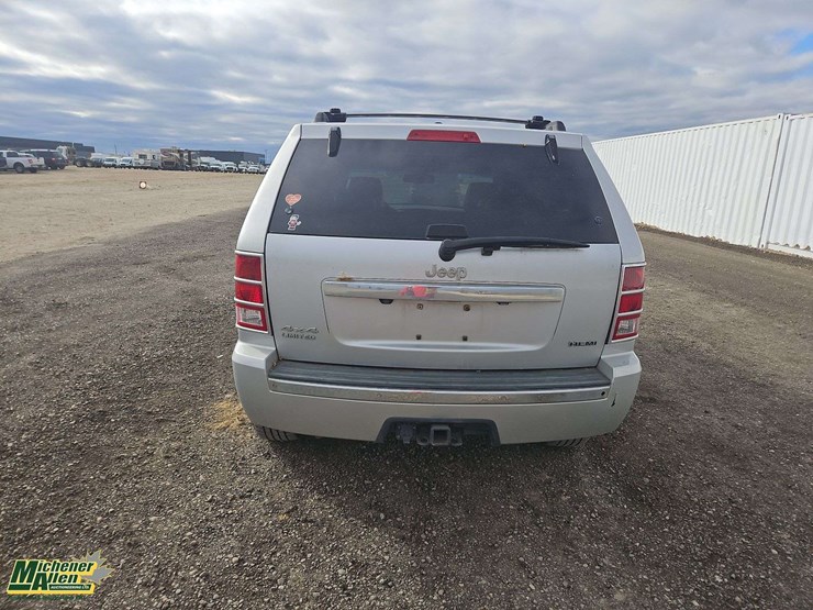 2010-jeep-grand-cherokee-image-21