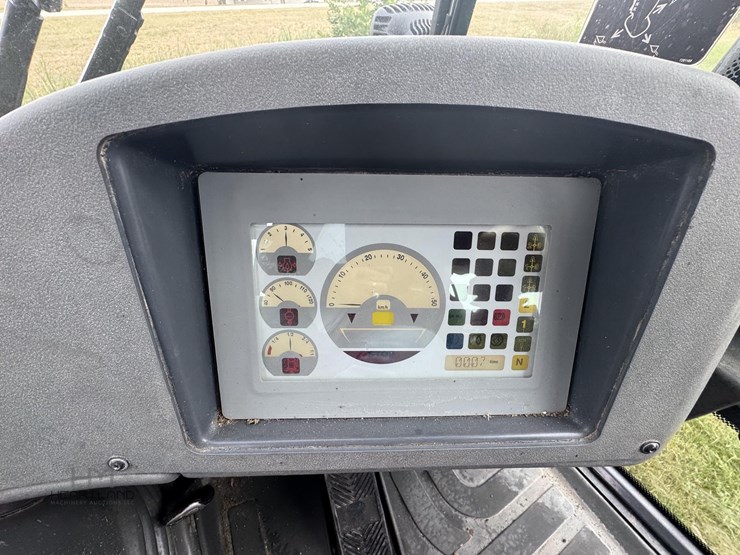 2010-deere-244j-image-33