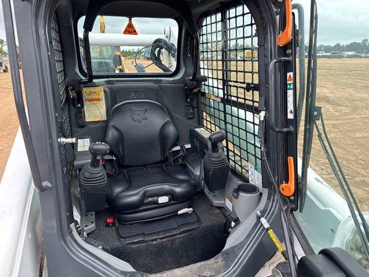 2016-bobcat-t770-image-24