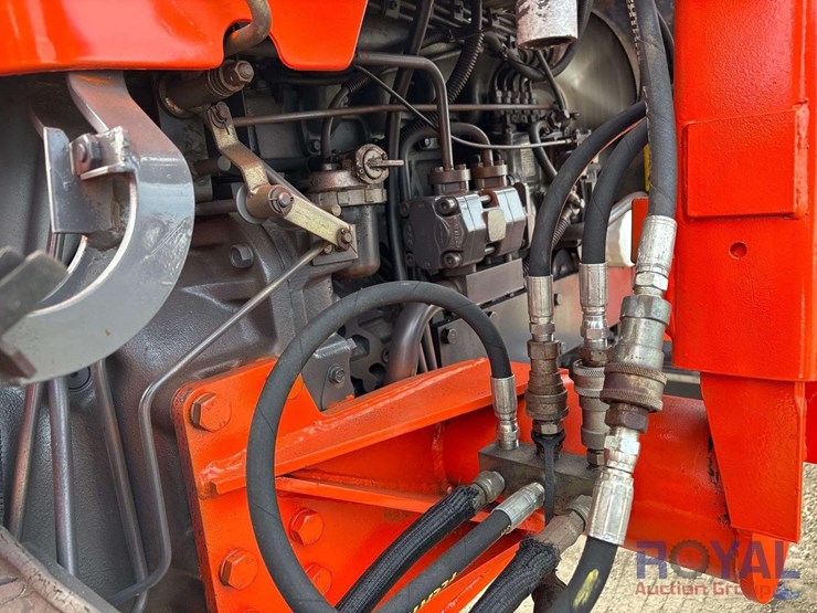 kubota-m4700-51hp-utility-loader-tractor-image-8