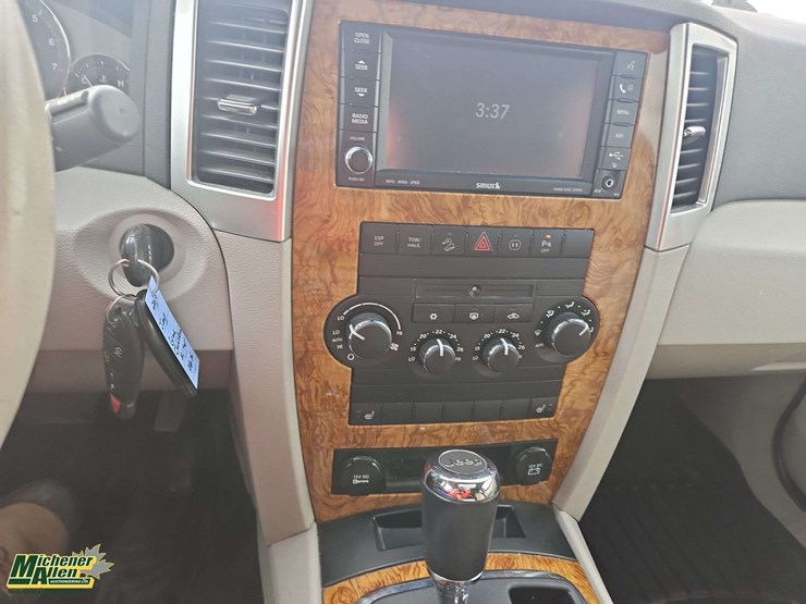 2010-jeep-grand-cherokee-image-11