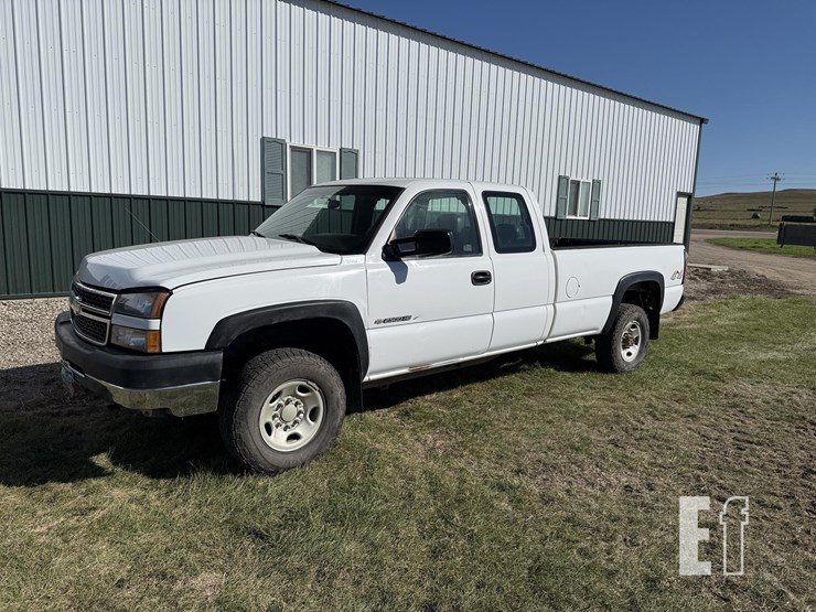 2006-chevrolet-2500hd-image-2