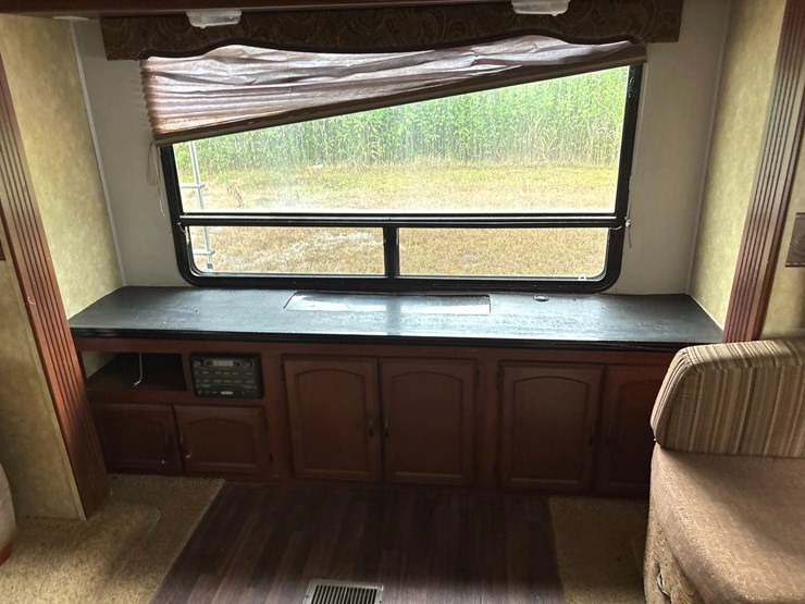 #201-•-2012-forest-river-camper-image-15
