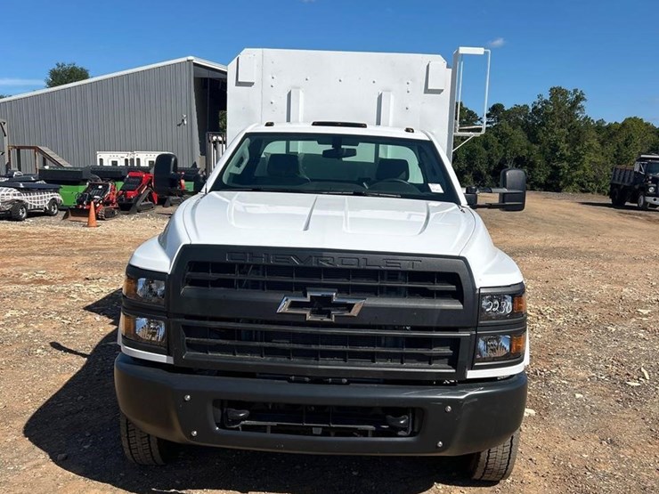 2023-chevrolet-silverado-6500hd-image-5
