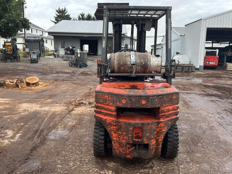 #110-•-toyota-42-5f-g25-forklift-image-3