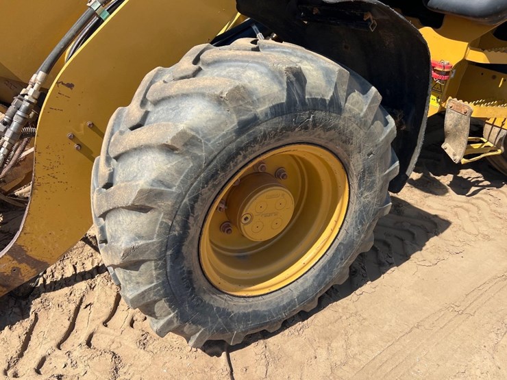 2017-caterpillar-908m-image-9