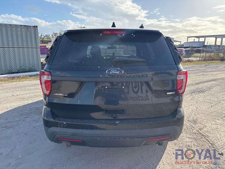 2016-ford-explorer-image-27