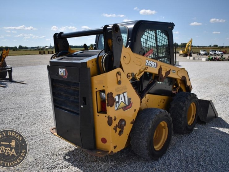 2019-caterpillar-242d3-image-18