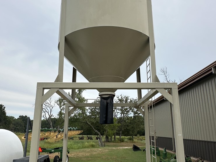 heavybilt-30-ton-overhead-feed-bin-image-2
