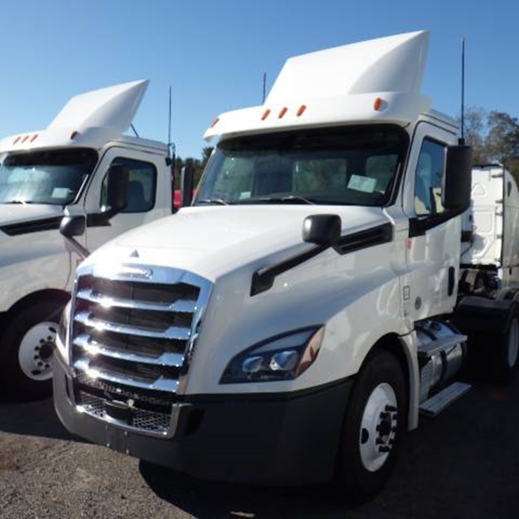 2018 FREIGHTLINER CASCADIA 126