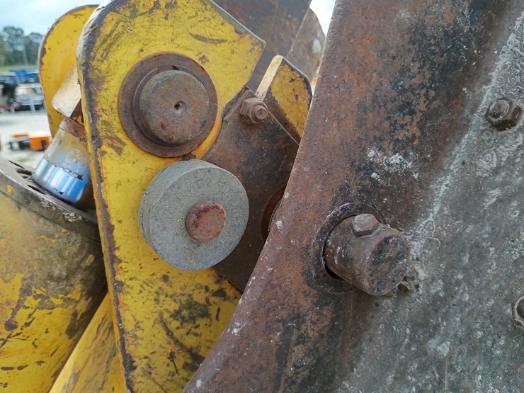 new-holland-lb75-image-95