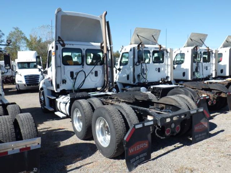 2017-freightliner-cascadia-125-image-8