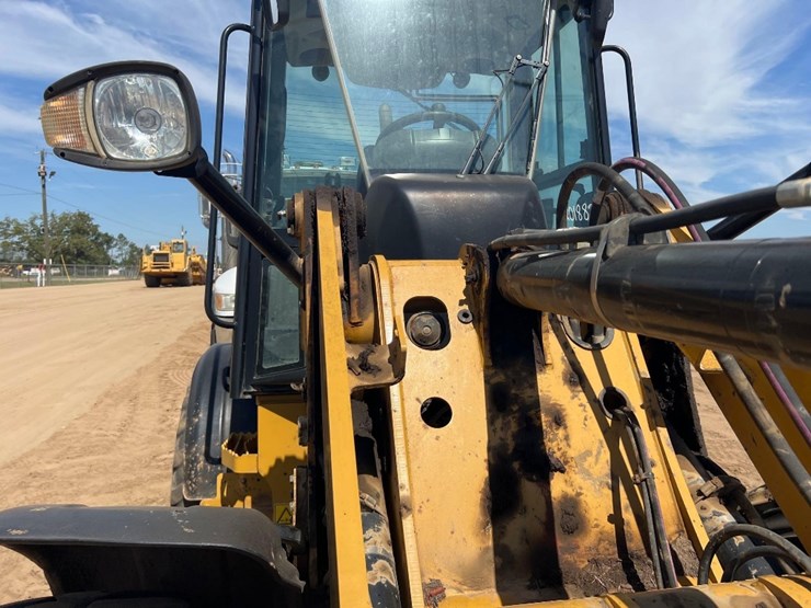 2021-caterpillar-908m-image-25