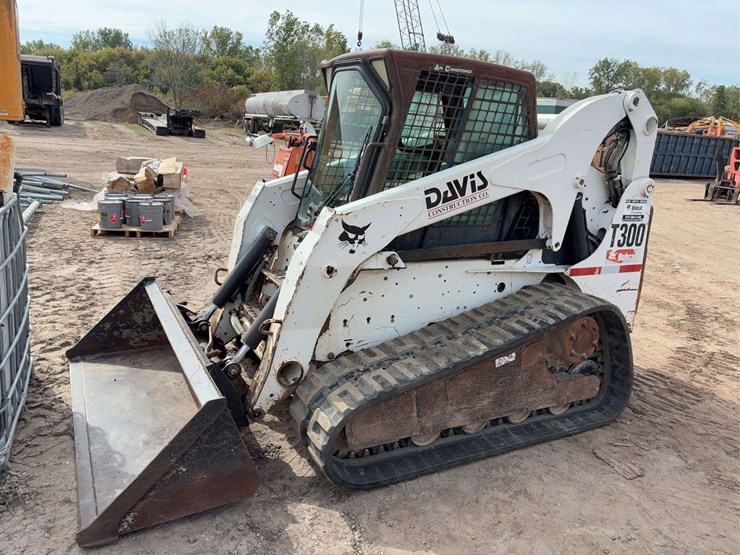 2008-bobcat-t300-image-1