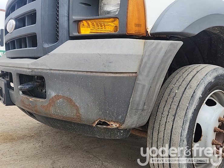 2005-ford-f550-image-13