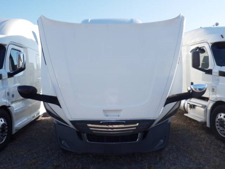 2019-freightliner-cascadia-126-image-15