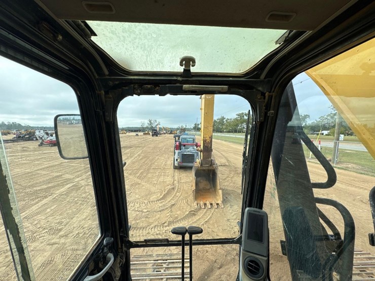2008-caterpillar-330dl-image-39