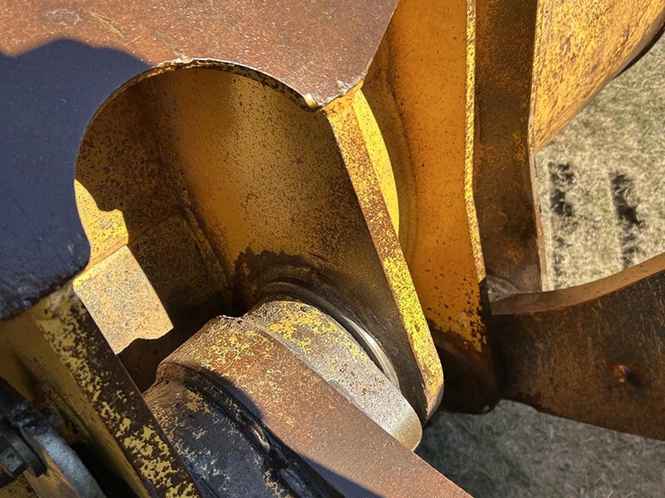 2003-deere-824j-image-18