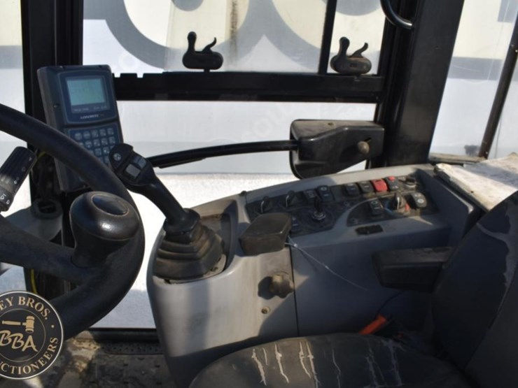 2011-caterpillar-908h-image-45