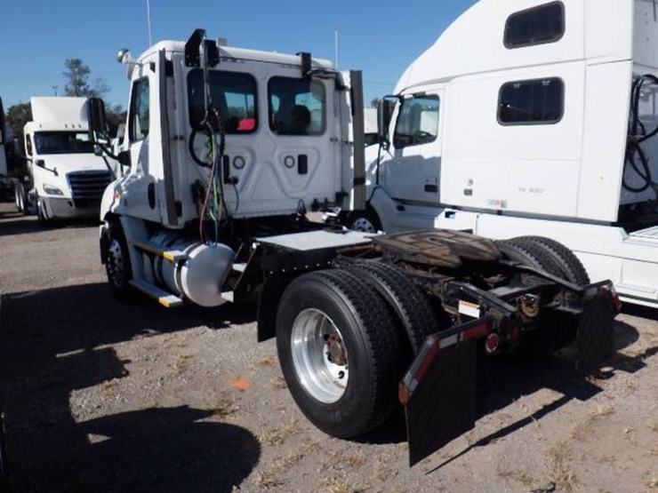 2017-freightliner-cascadia-113-image-6