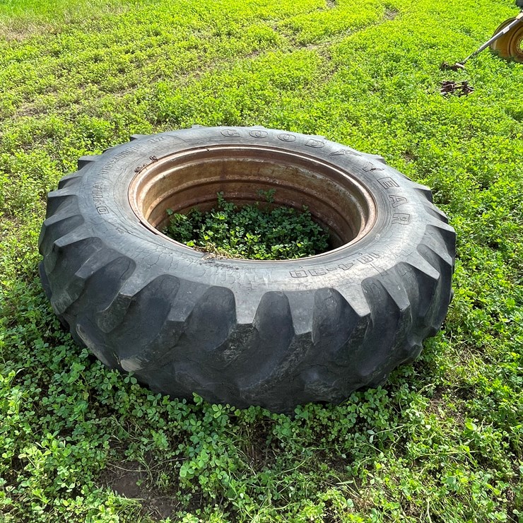 #5021 • Tractor Tire