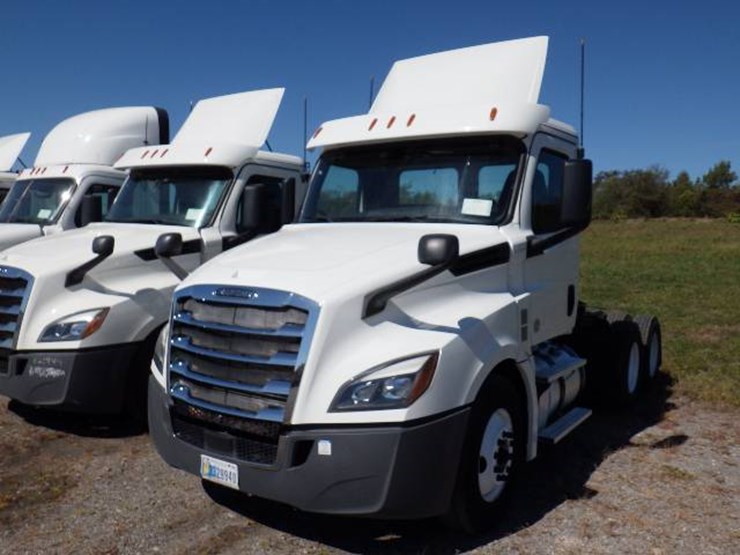 2019-freightliner-cascadia-126-image-1
