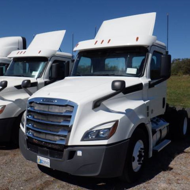 2019 FREIGHTLINER CASCADIA 126