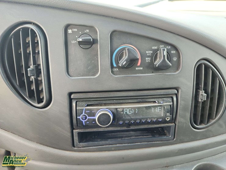 2005-ford-cargo-image-16