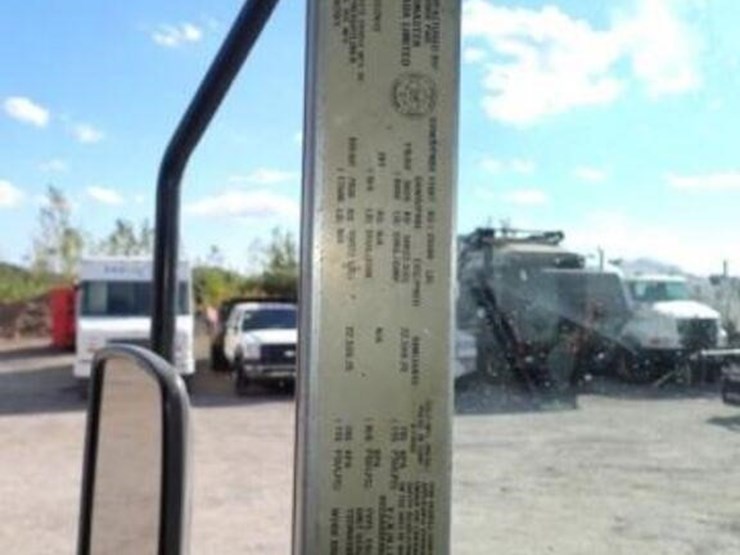 2013-freightliner-mt55-image-10
