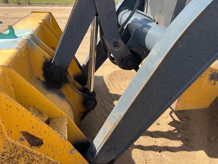 2018-deere-410l-image-10