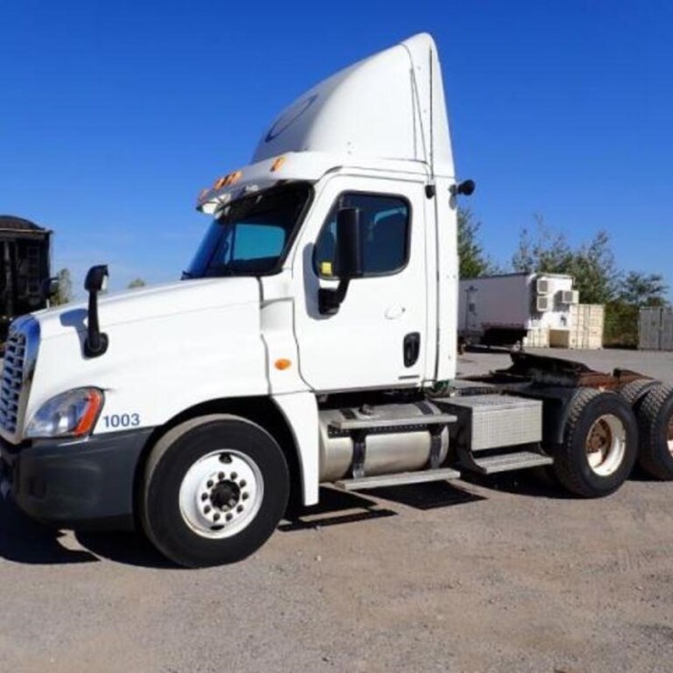 2010 Freightliner Cascadia T/A Hiway Tractor - Day