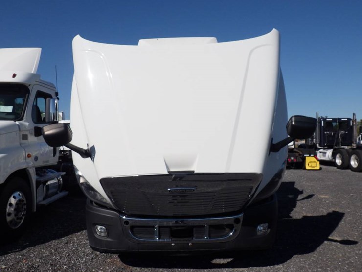 2018-freightliner-cascadia-125-image-12