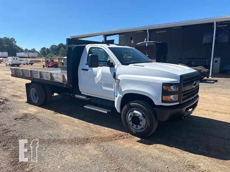 2023-chevrolet-silverado-6500hd-image-2