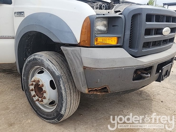 2005-ford-f550-image-25