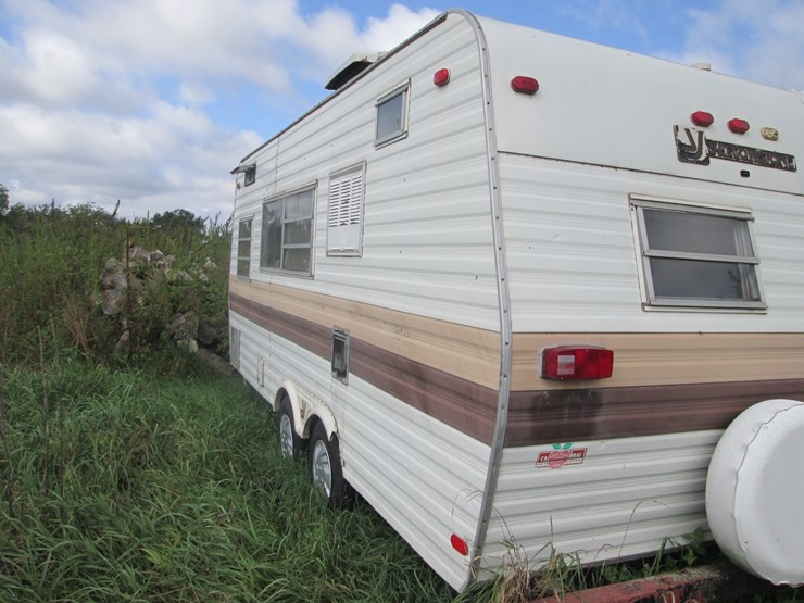 #5043-•-yellowstone-18'-camper-(no-title)-image-3