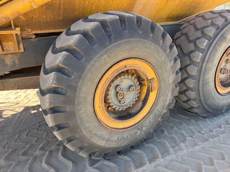 2014-komatsu-hm300-3-image-11