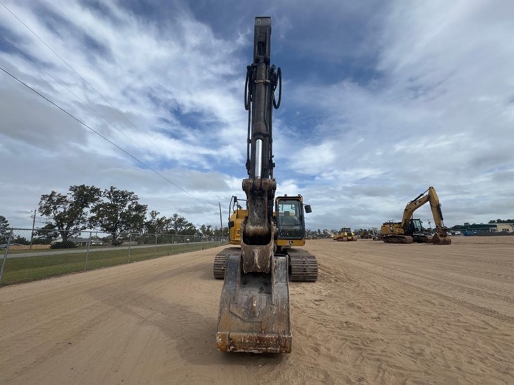 deere-245g-lc-image-3