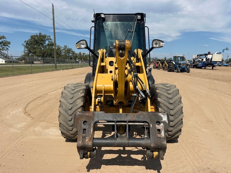 2019-caterpillar-908m-image-7