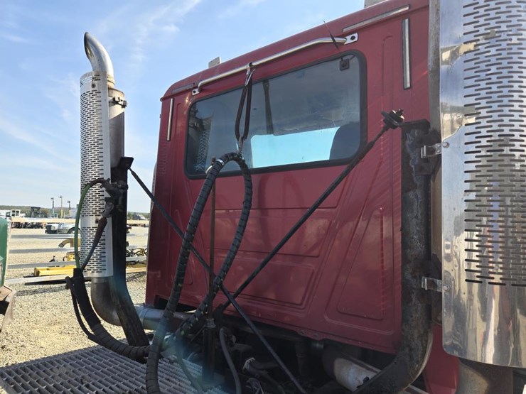 2005-mack-cl733-image-24