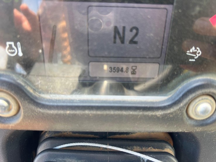 2018-caterpillar-tl1055d-image-32