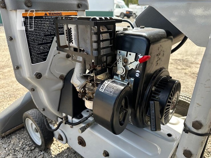 white-yard-boss-950-chipper/-vac-136-image-6