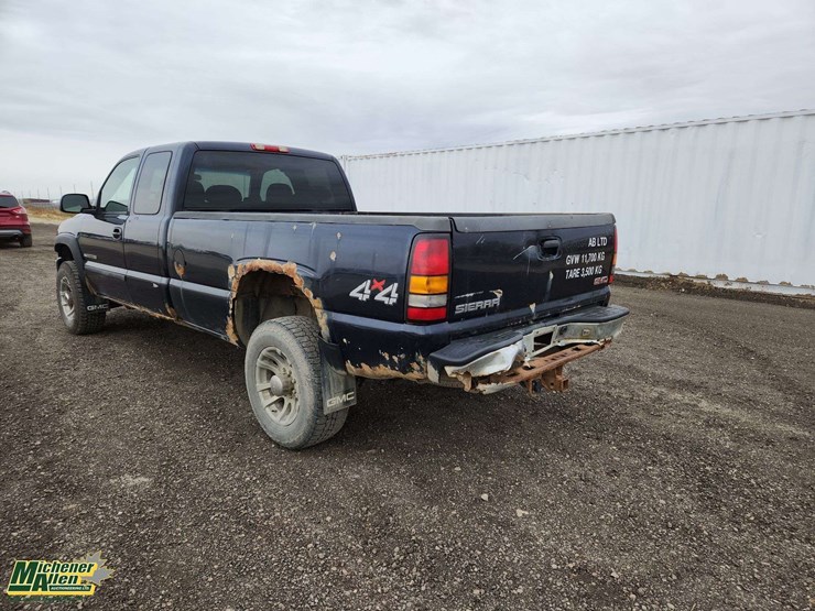 2006-gmc-sierra-2500hd-image-3