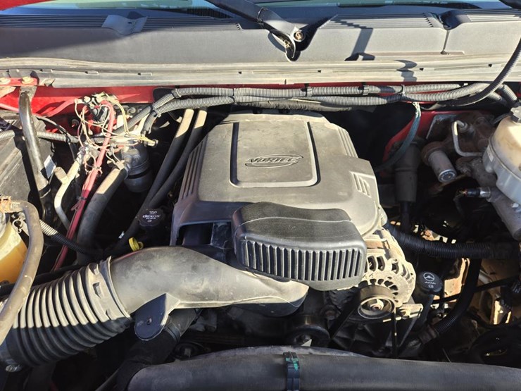 2013-chevrolet-3500hd-image-28