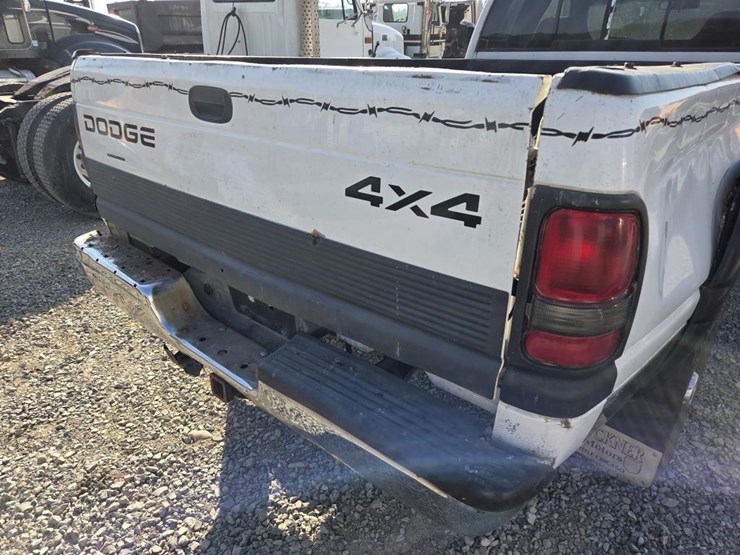2000-dodge-2500-image-22