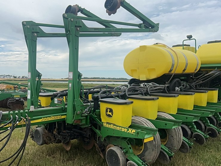 john-deere-16-image-3