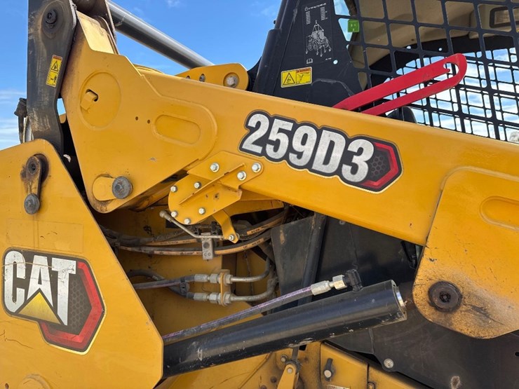 2020-caterpillar-259d3-image-19