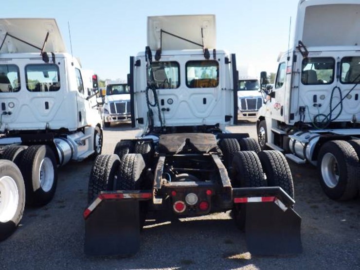 freightliner-cascadia-126-image-7